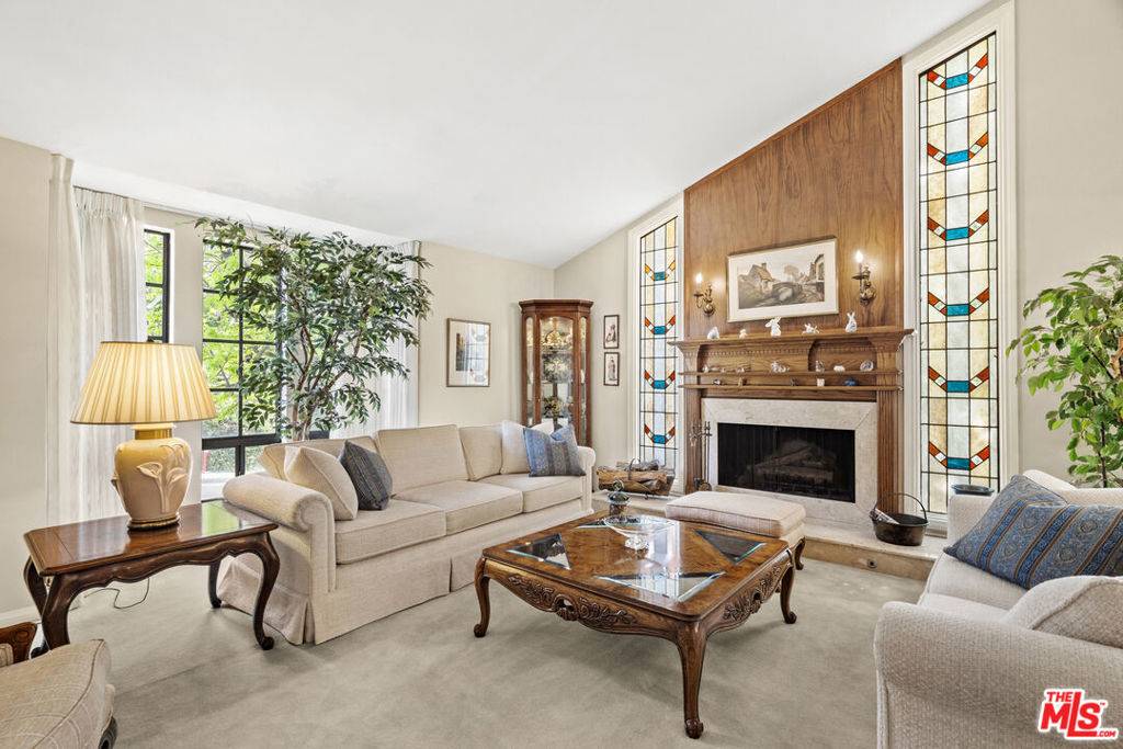 Beverly Hills, CA 90210,2937 DEEP CANYON DR