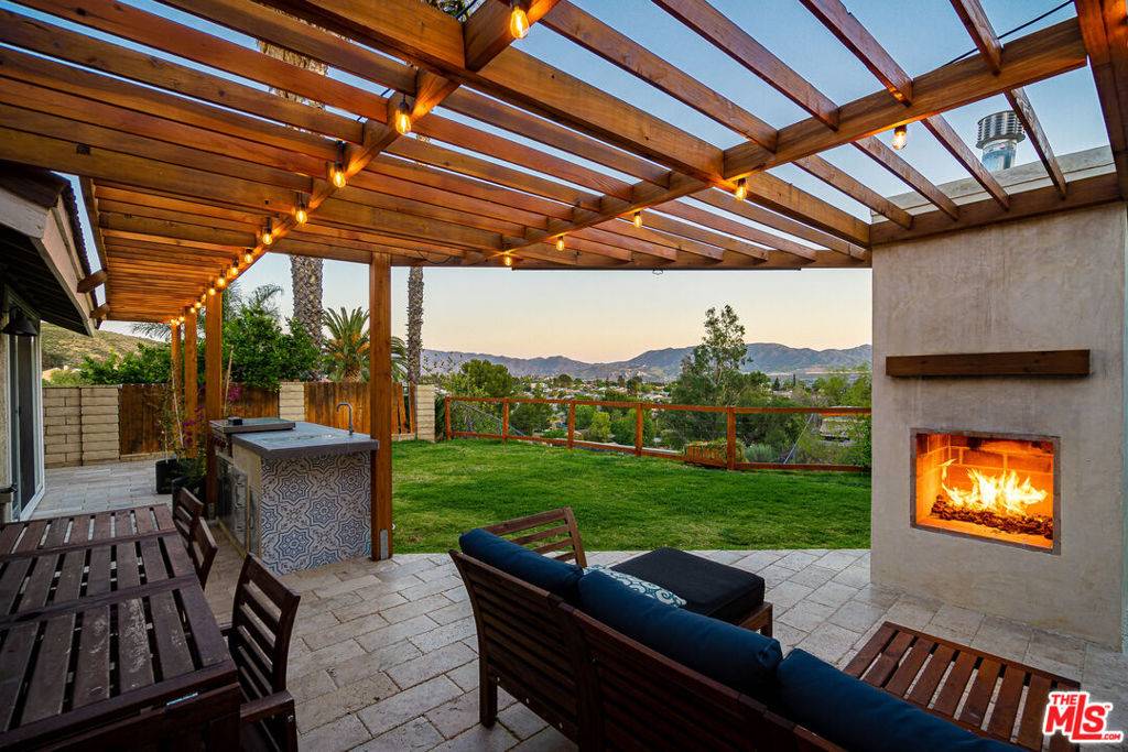 20104 DOROTHY ST, Canyon Country, CA 91351