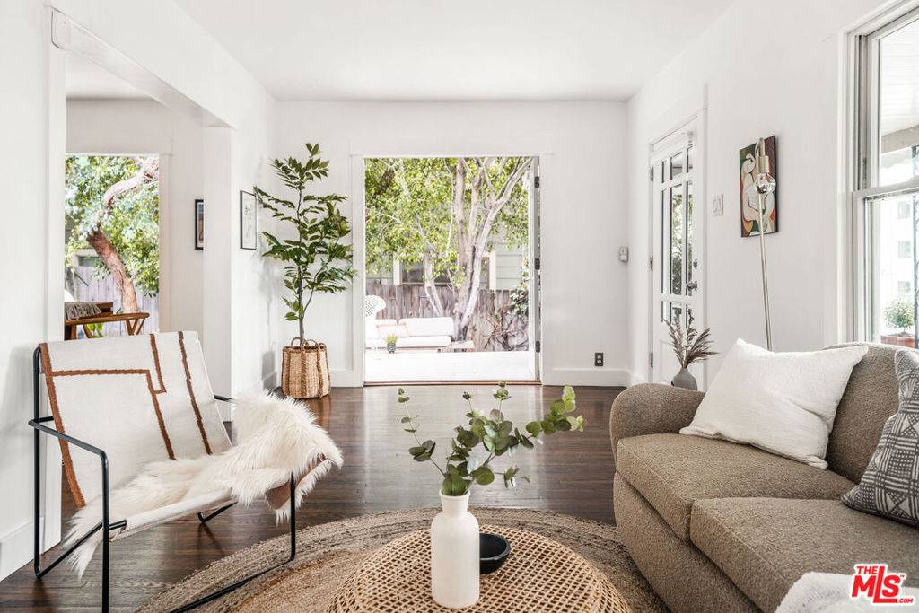 Los Angeles, CA 90026,1114 ECHO PARK AVE