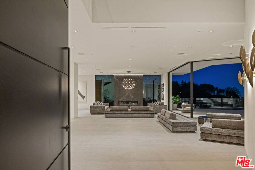 Beverly Hills, CA 90210,9674 HIGHRIDGE DR