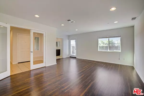 Santa Clarita, CA 91350,22160 BARRINGTON WAY