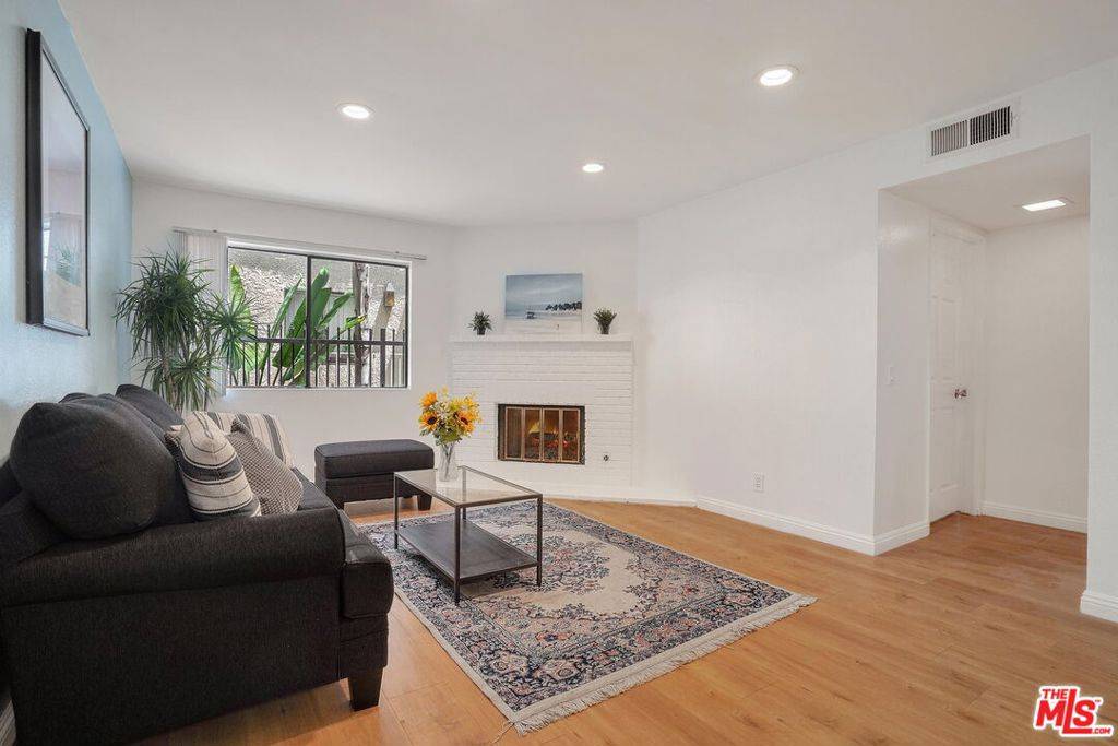 10740 LAWLER ST #3, Los Angeles, CA 90034
