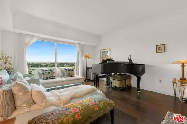 Marina Del Rey, CA 90292,13700 Marina Pointe DR #918