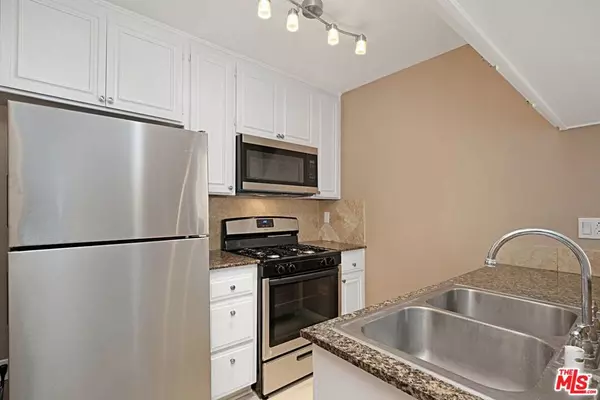 Van Nuys, CA 91406,7035 WOODLEY AVE #126