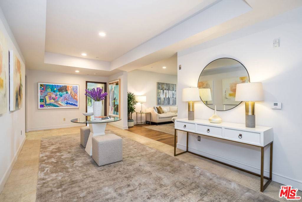 Beverly Hills, CA 90210,447 N DOHENY DR #402