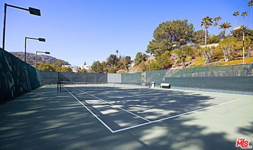 Pacific Palisades, CA 90272,17352 W SUNSET BLVD #405