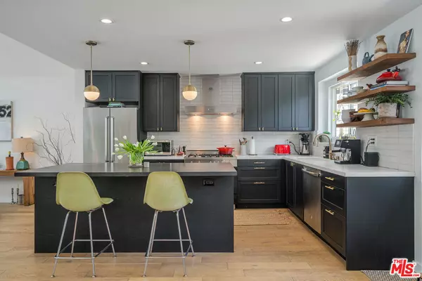 Los Angeles, CA 90065,3739 PRIMAVERA AVE