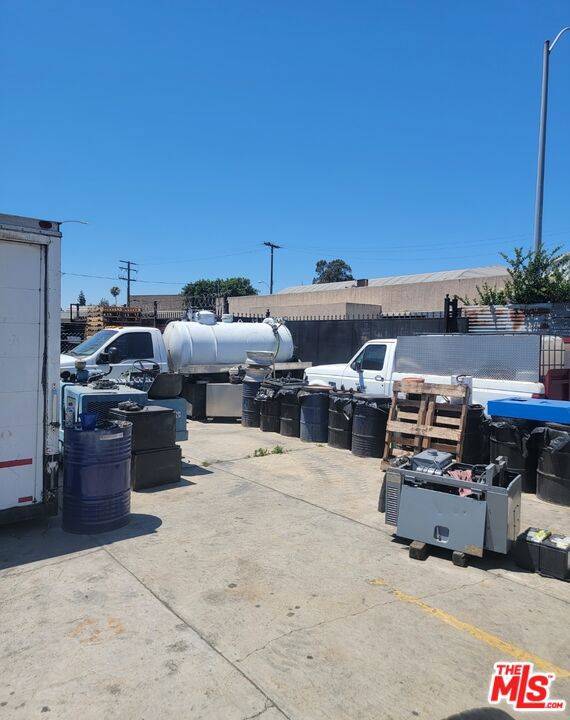 South Gate, CA 90280,10986 VULCAN ST