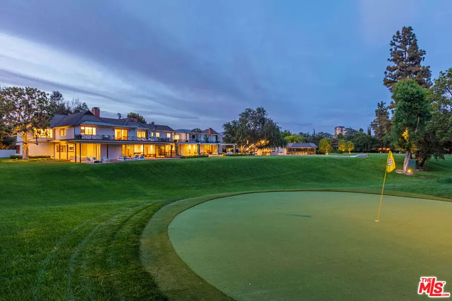 10346 MOORPARK ST, Toluca Lake, CA 91602