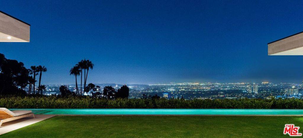 8905 Devlin PL, Los Angeles, CA 90069