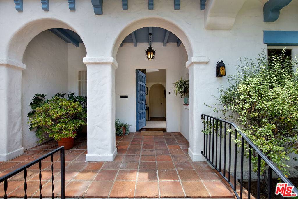Santa Monica, CA 90402,1923 LA MESA DR