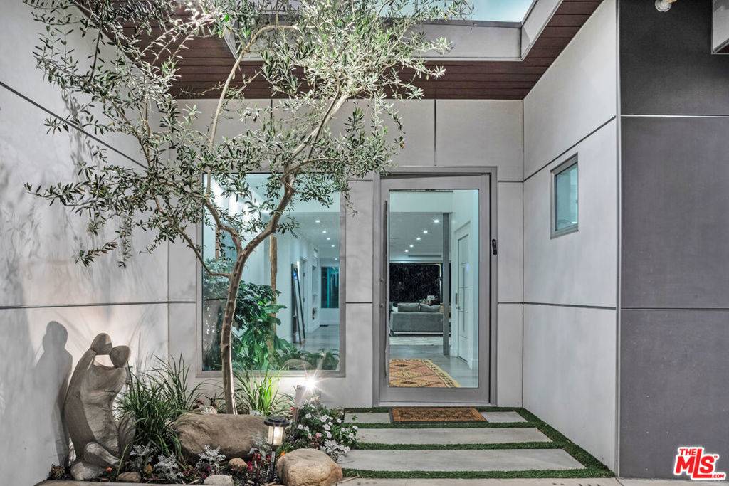 2945 ANGUS ST, Los Angeles, CA 90039