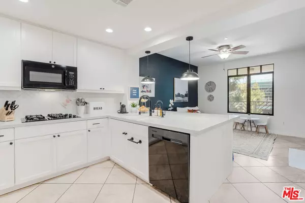 Playa Vista, CA 90094,5625 CRESCENT PARK #211