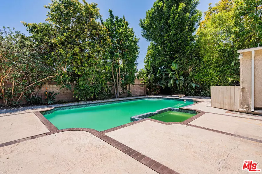 5504 TYRONE AVE, Sherman Oaks, CA 91401