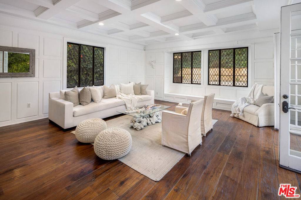 Beverly Hills, CA 90210,1215 BENEDICT CANYON DR