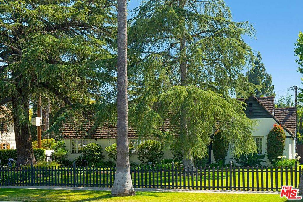 Beverly Hills, CA 90210,507 N Foothill RD