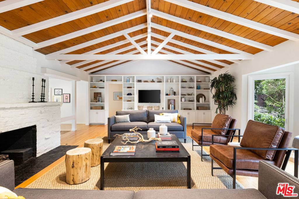 Encino, CA 91316,4754 LINDLEY AVE