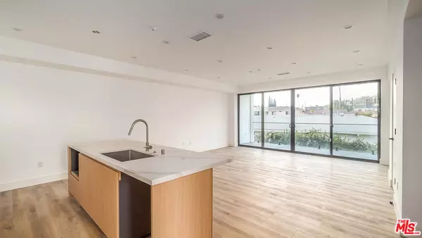 Los Angeles, CA 90034,8620 Olin ST #1