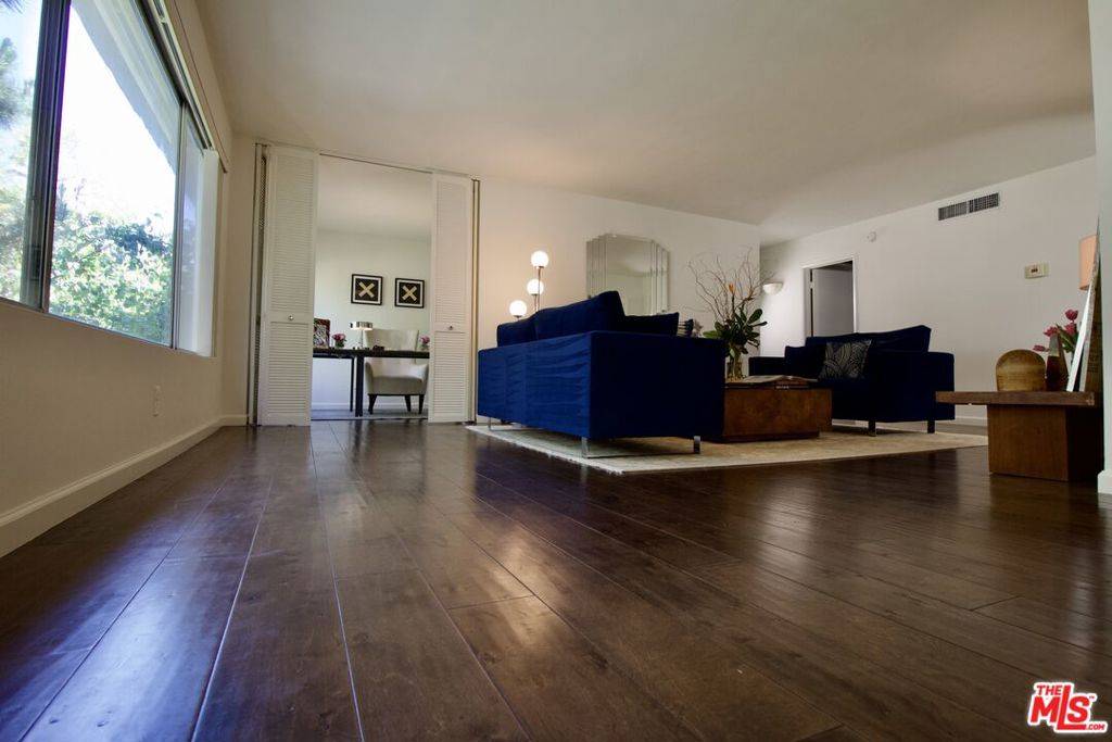 Beverly Hills, CA 90211,165 N SWALL DR #301