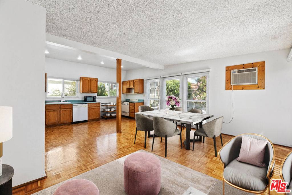 North Hollywood, CA 91602,11138 AQUA VISTA ST #71