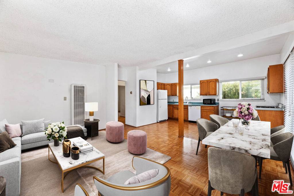 North Hollywood, CA 91602,11138 AQUA VISTA ST #71
