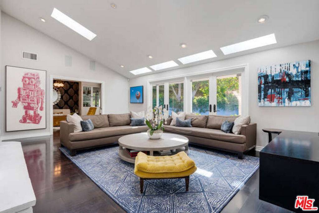3940 BALLINA CANYON RD, Encino, CA 91436