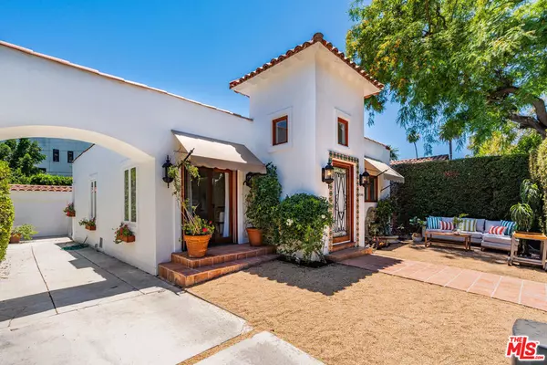 West Hollywood, CA 90069,9044 LLOYD PL