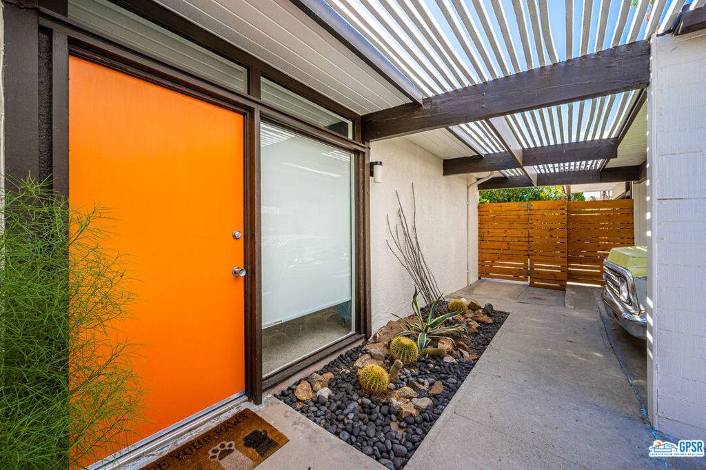 Palm Springs, CA 92264,640 S COMPADRE RD