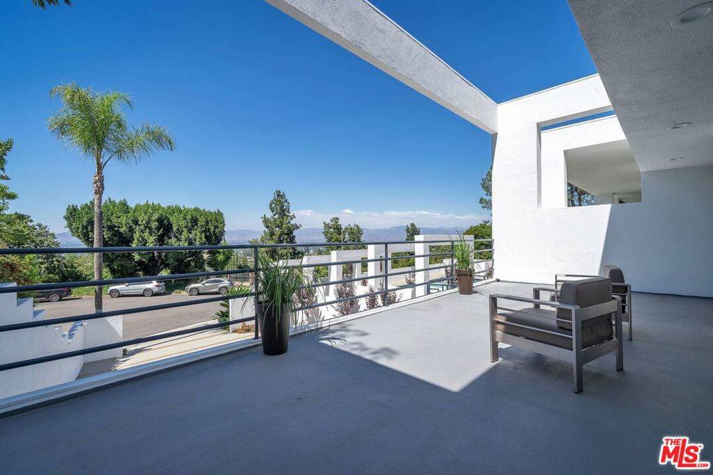 Encino, CA 91436,16280 DORILEE LN