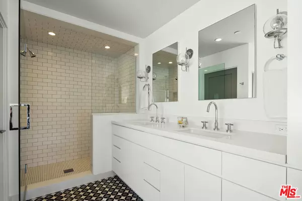 Pacific Palisades, CA 90272,1039 Galloway ST