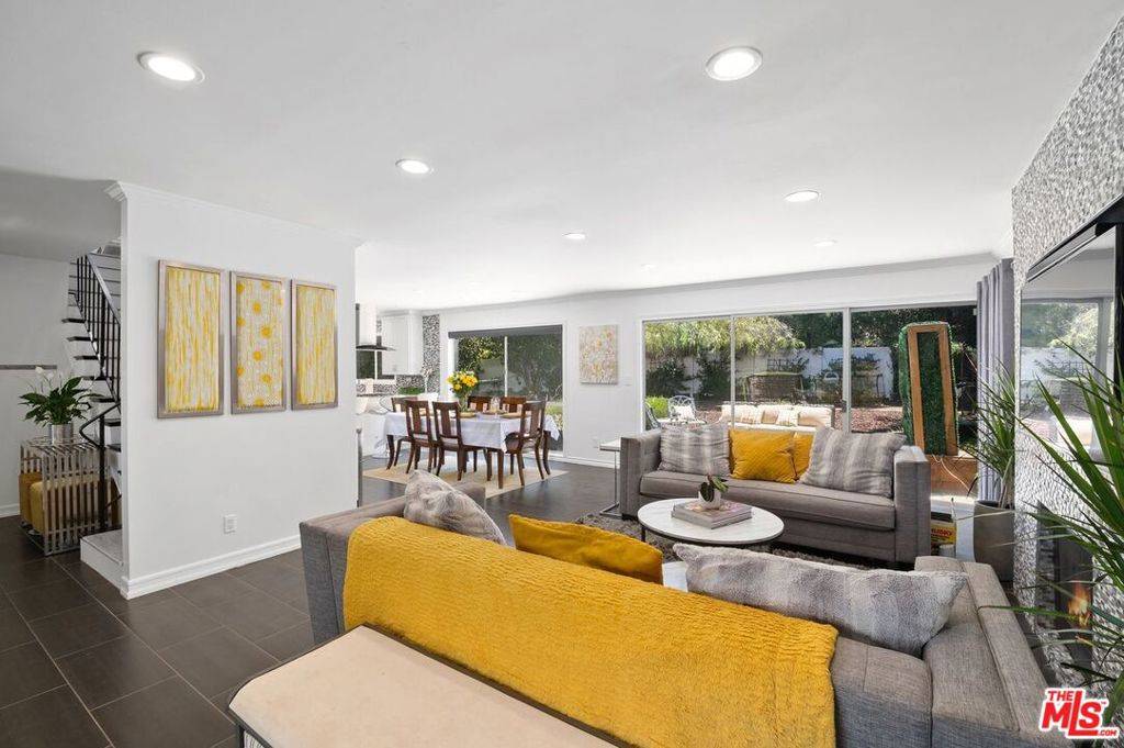 Calabasas, CA 91302,22334 Liberty Bell RD