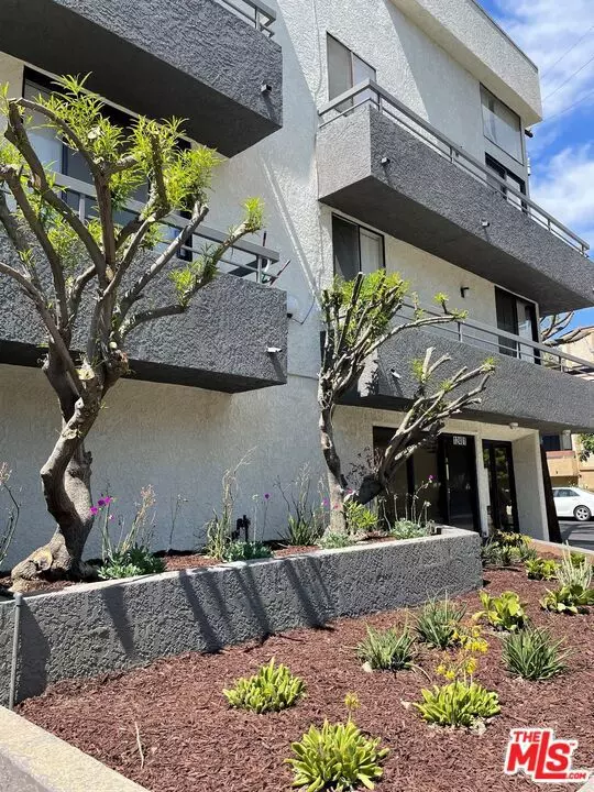 12401 Chandler BLVD, Valley Village, CA 91607