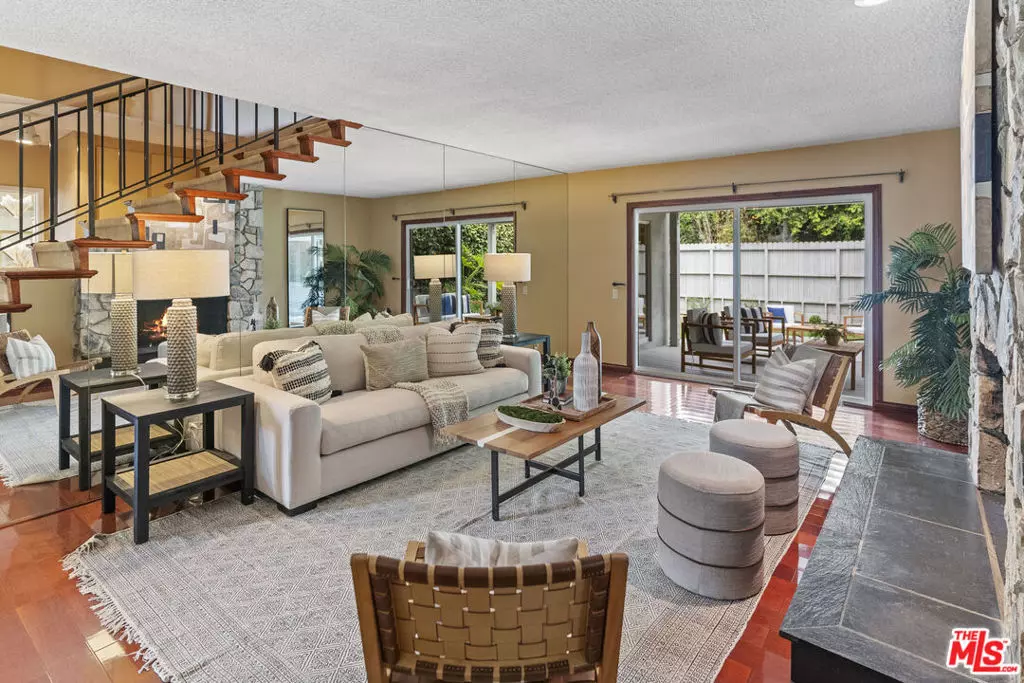 Playa Del Rey, CA 90293,7949 W 80th ST