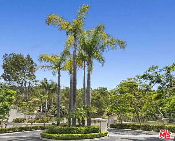 Pacific Palisades, CA 90272,734 Palisades DR