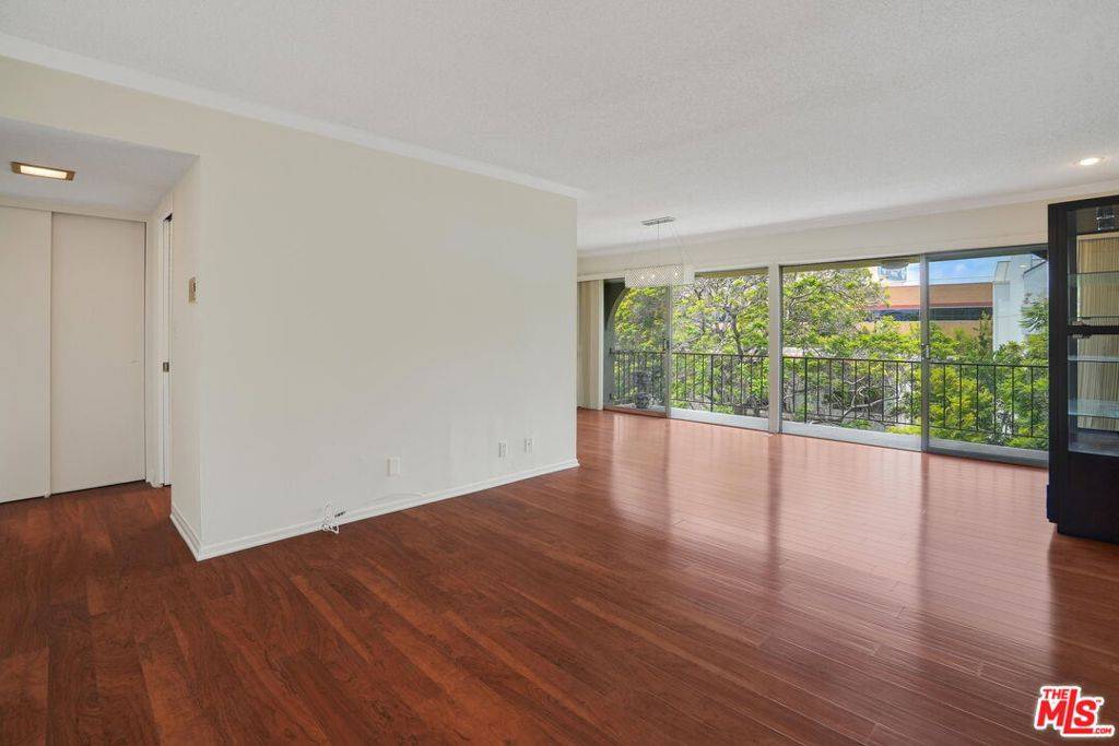 Los Angeles, CA 90025,1410 S Bentley AVE #302