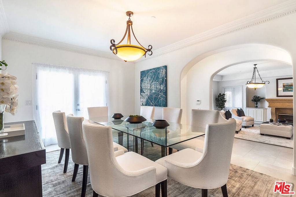 Beverly Hills, CA 90211,240 S Wetherly DR