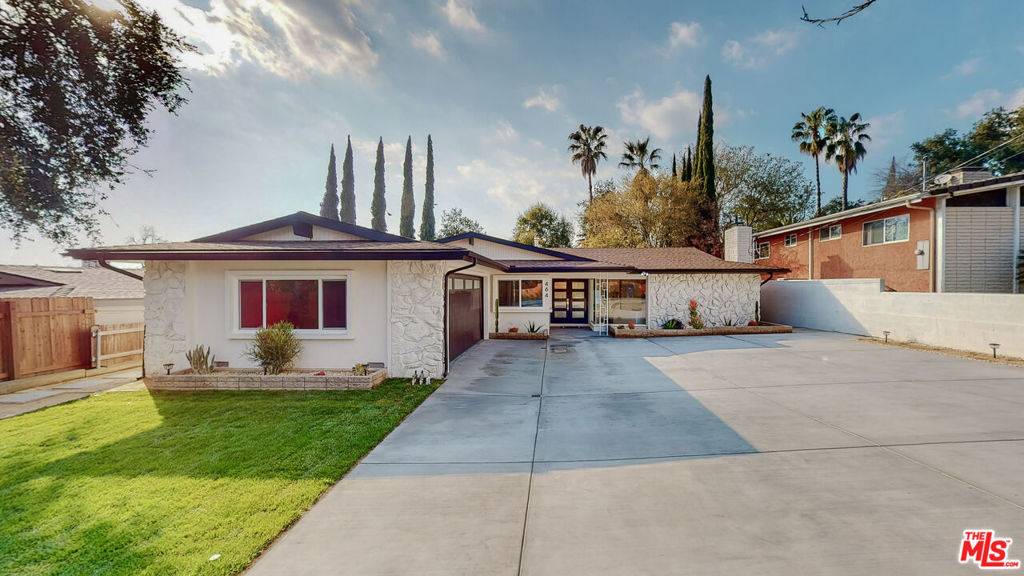 464 E Mariposa ST, Altadena, CA 91001