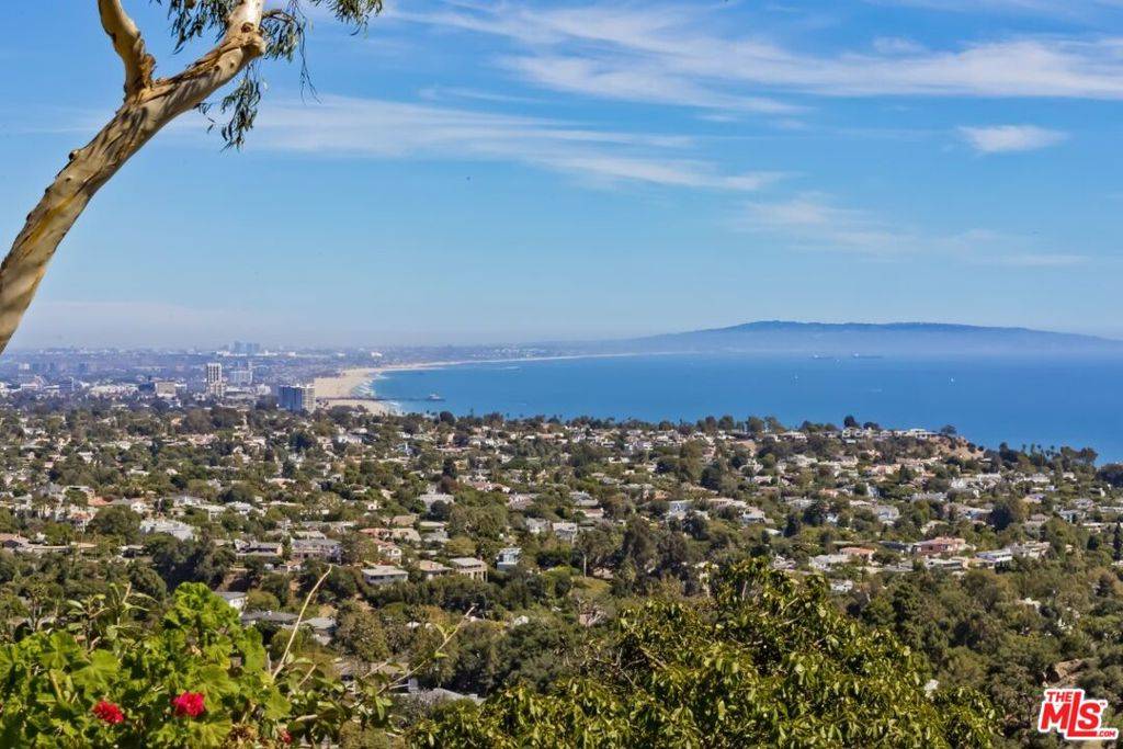 Pacific Palisades, CA 90272,1126 Tellem DR