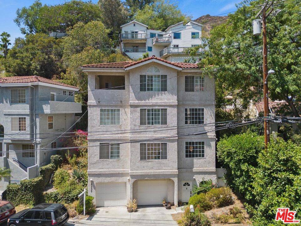 Hollywood, CA 90068,2337 Holly DR