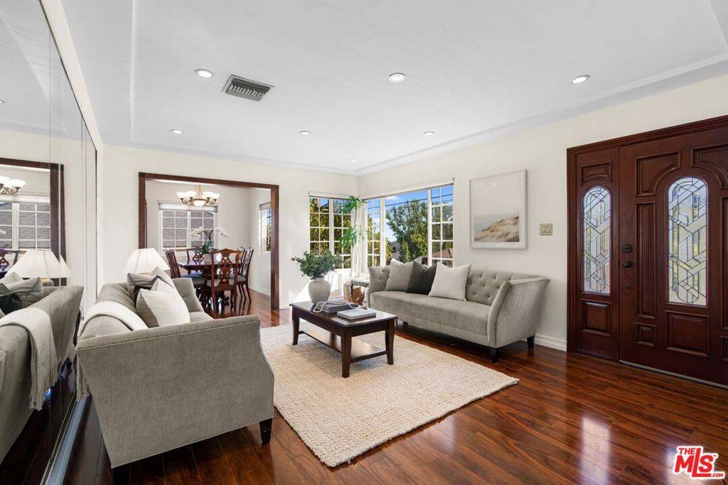 La Crescenta, CA 91214,3249 Alabama ST