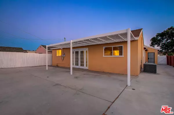 Compton, CA 90222,1213 E 139th ST