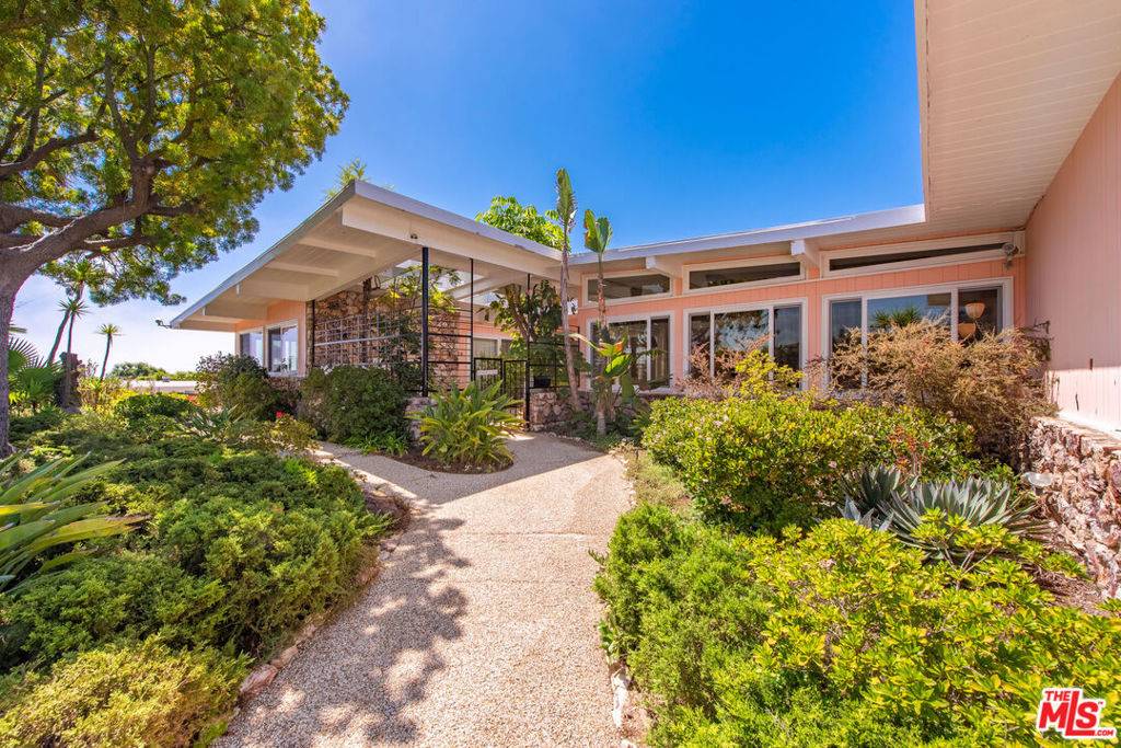 1053 Lachman LN, Pacific Palisades, CA 90272