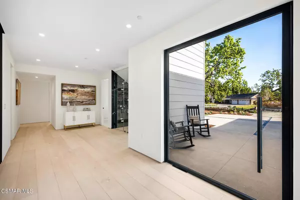 Thousand Oaks, CA 91362,1593 La Granada DR