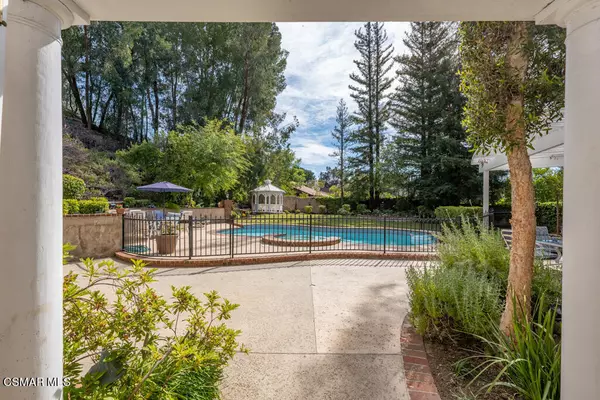 Agoura Hills, CA 91301,5512 Oakfen CT