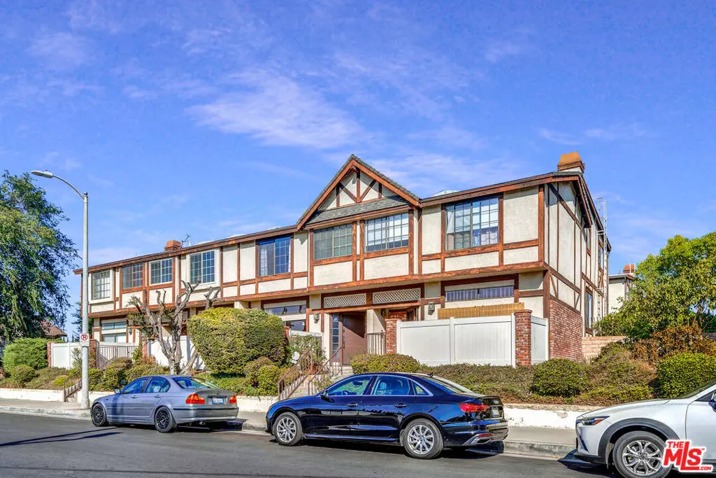 West Hills, CA 91307,22525 Sherman WAY #202