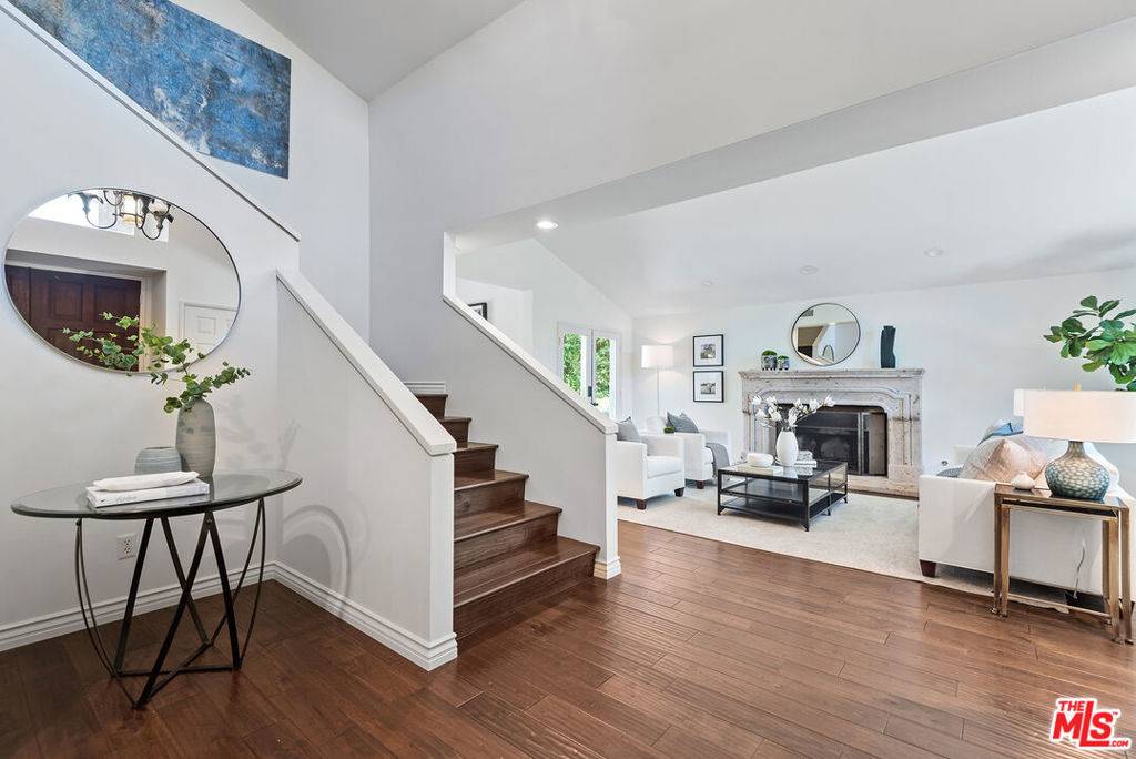 Pacific Palisades, CA 90272,16573 Via Floresta