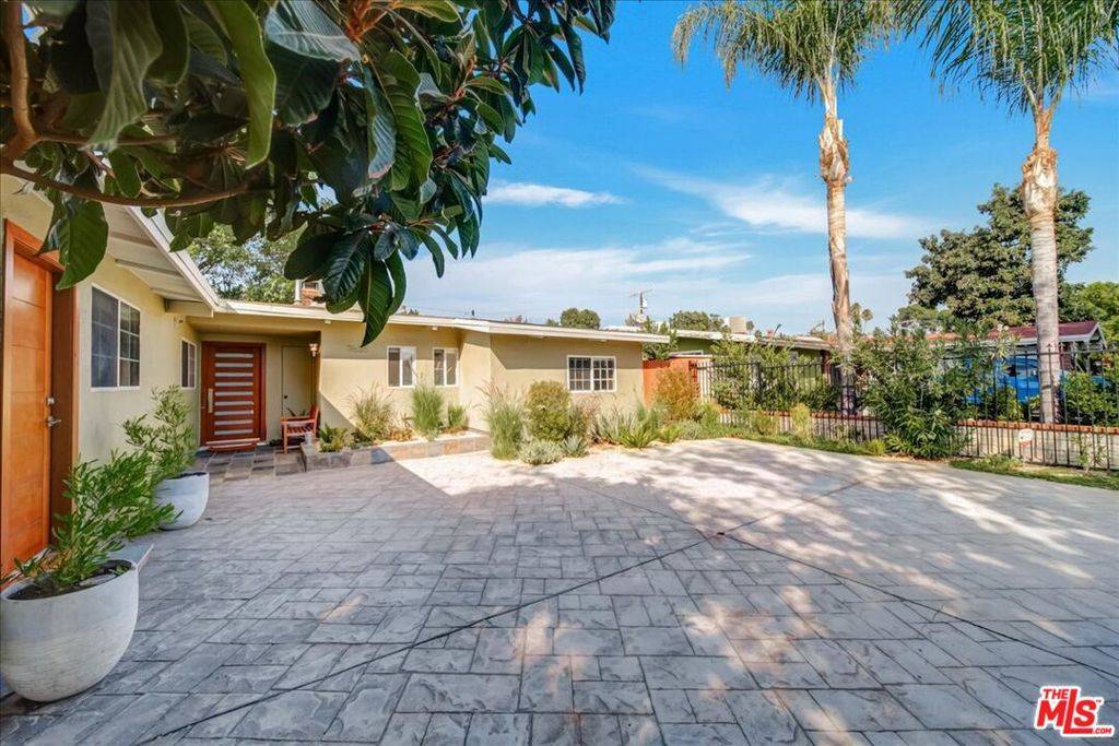 7635 Hesperia AVE, Reseda, CA 91335