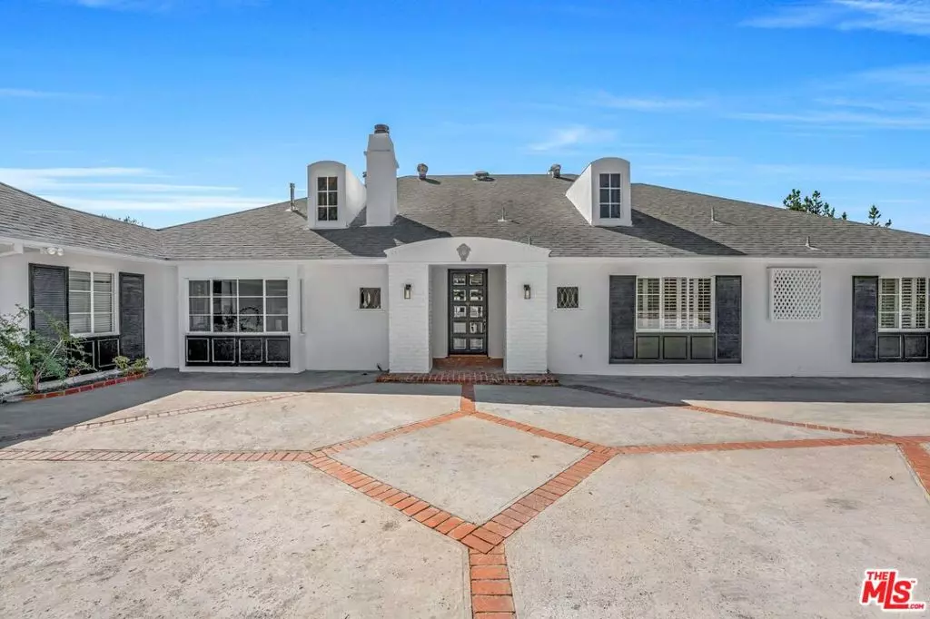 Los Angeles, CA 90049,949 N Norman PL