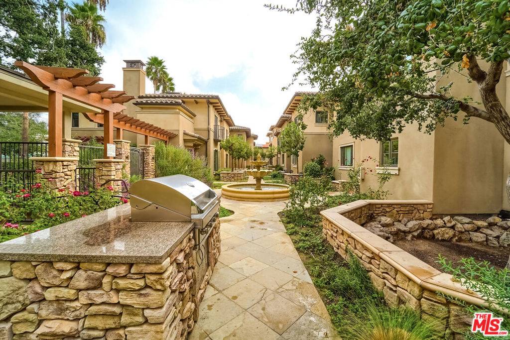 158 S Sierra Madre BLVD #14, Pasadena, CA 91107