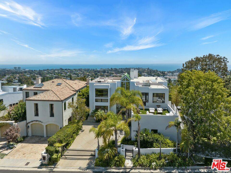 Pacific Palisades, CA 90272,1345 Chautauqua BLVD